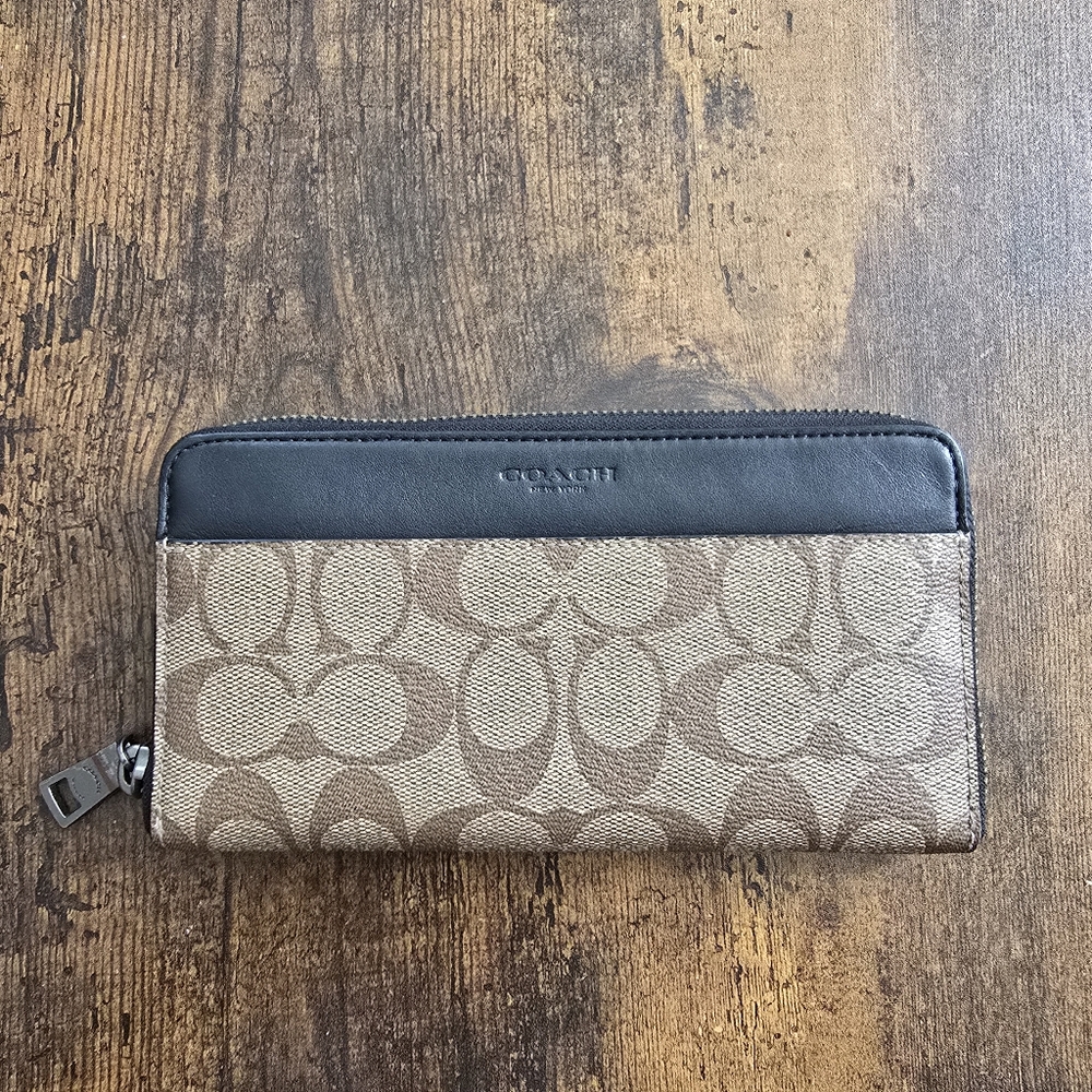 Coach Signature Canvas Zip Wallet